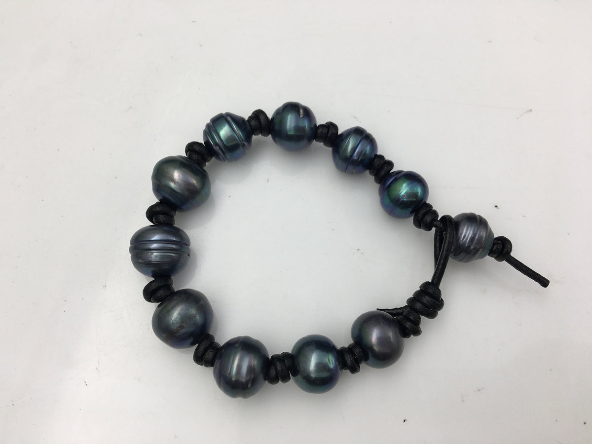 Metallic Blue Button pearl bracelet,Leather Pearls Bracelet, Handmade Cuff,Black Pearls on Brown Leather,Black leather bracelet,Le7-098