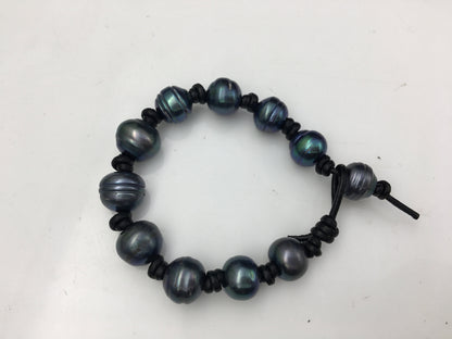 Metallic Blue Button pearl bracelet,Leather Pearls Bracelet, Handmade Cuff,Black Pearls on Brown Leather,Black leather bracelet,Le7-098
