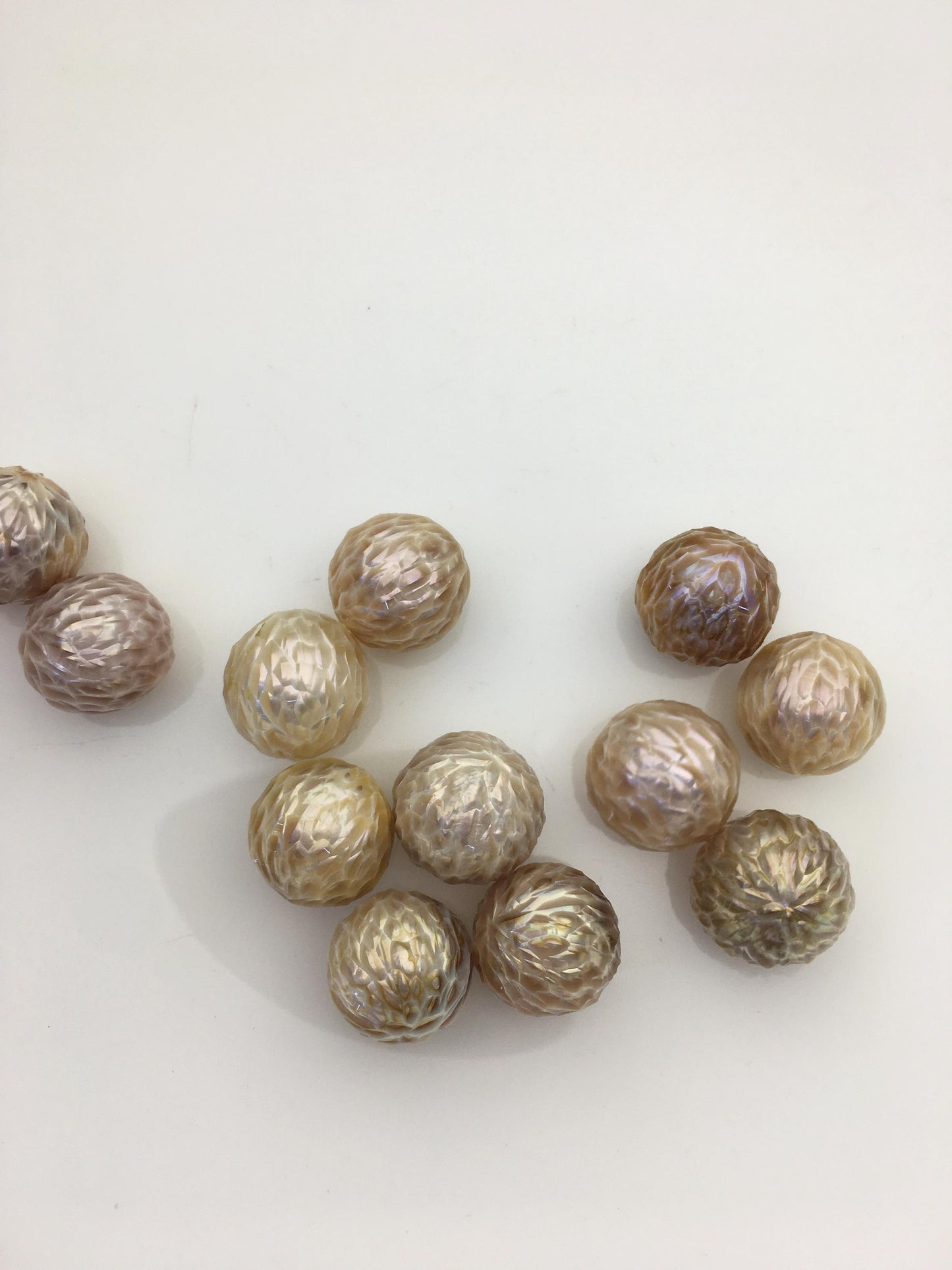 12pcs AAA 13-14mm natural bronze round Carved Freshwater Pearl - no hole - Hand Carved - CAC-T15