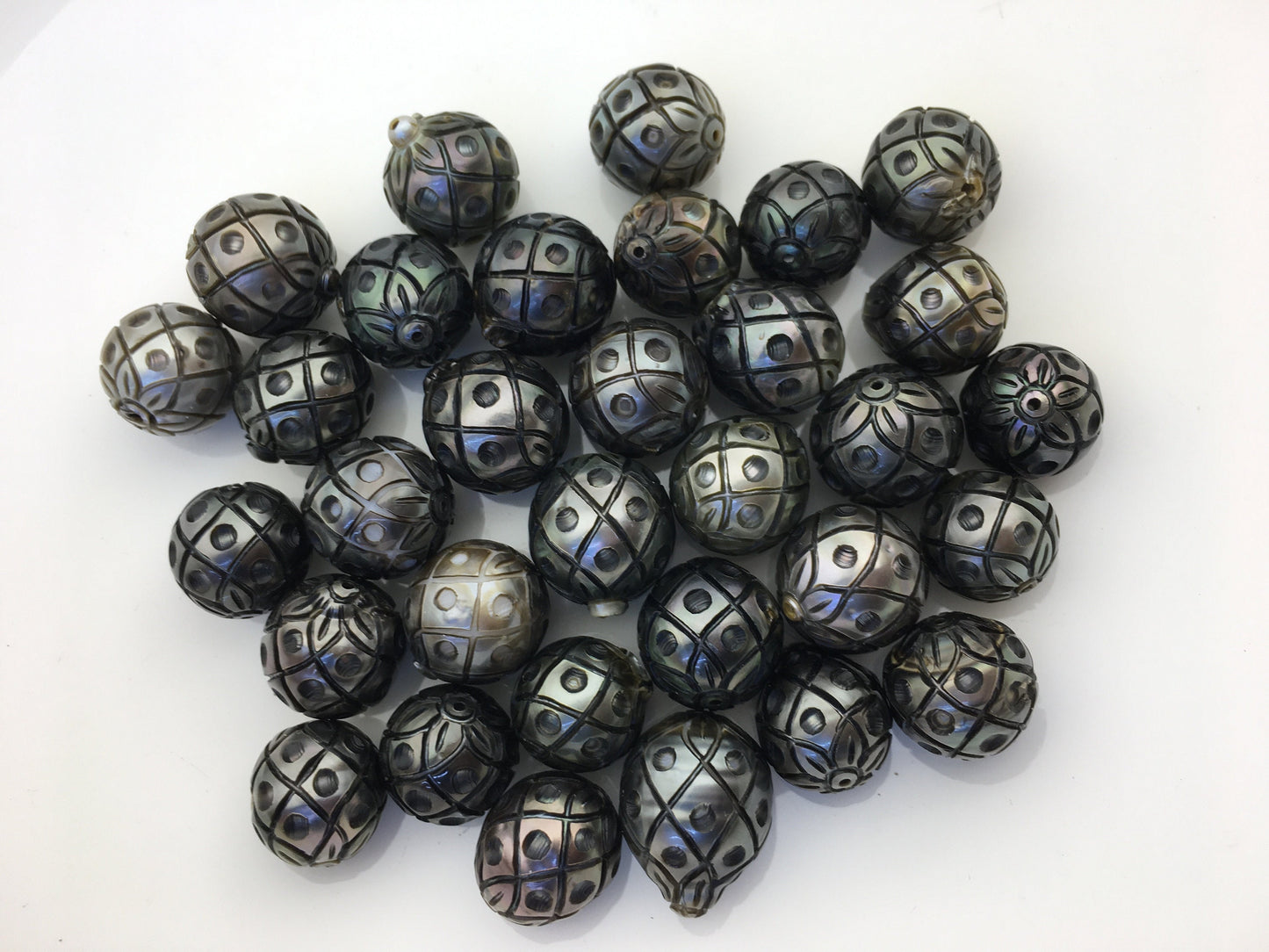 1pc 12/13/14mm Oval Pineapple Carved Tahitian Pearl - Hand Carved - Tattoo Tahitian Pearls, carved pearls, flower designs,CAC-FLW-9-7